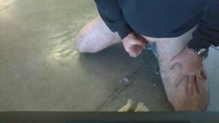 Daddy cumms on the garage floor - porn video